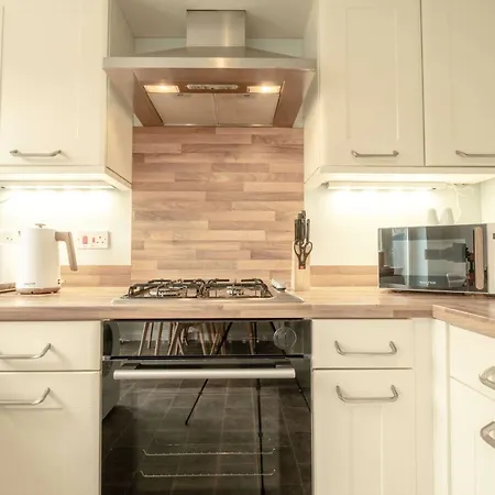 Merton House By Blue Skies Holiday home *