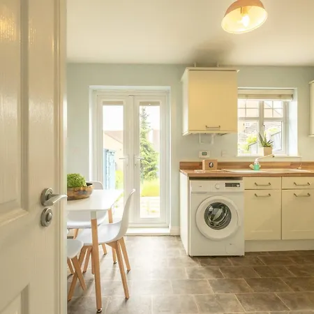 Holiday home Merton House By Blue Skies