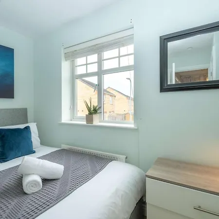 Merton House By Blue Skies Holiday home *